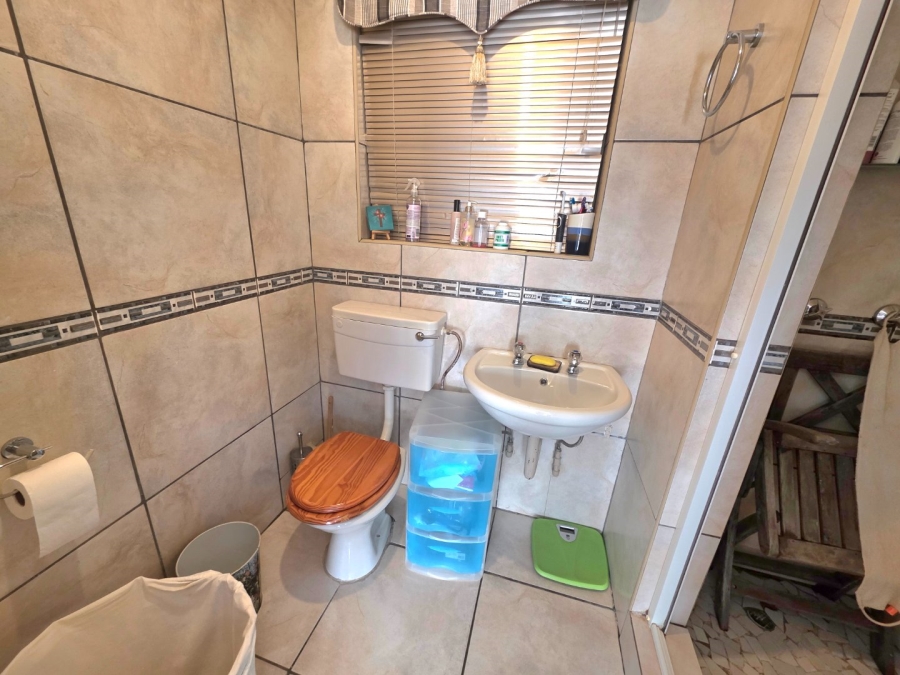 5 Bedroom Property for Sale in Jordania Free State